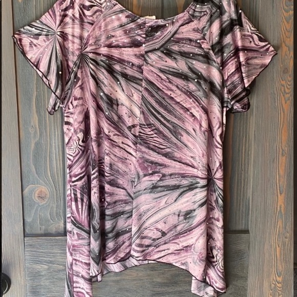 Sparkly festive and fun top. - Picture 2 of 3